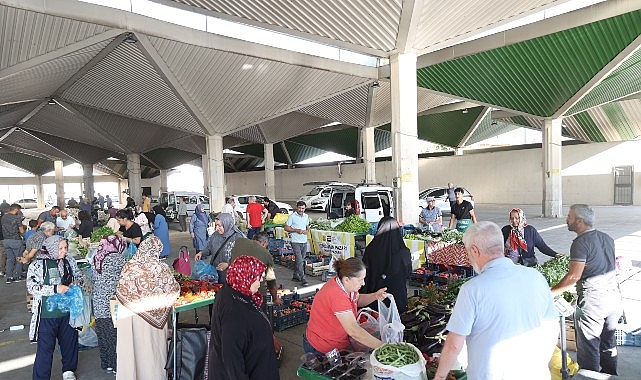 Konya Büyükşehir’in Yerli Ürün Pazarı, Üretici ile Tüketiciyi Doğrudan Buluşturuyor